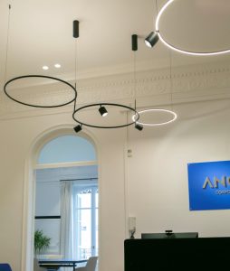 ambiente-lampara-colgante-de-metal-acabado-negro-led-3000k-aros-triple-nexia