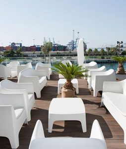 vondom-mobiliario-exterior-muebles-para-terraza-malabar-veles-i-vents-1