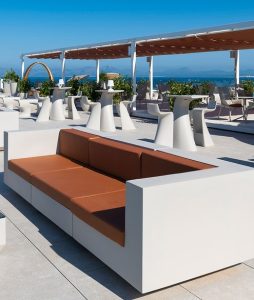 vondom-mobiliario-exterior-sofa-modular-vela-taburetes-mesas-wing-2