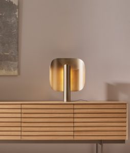 PUNT_stockholm-lampara-de-mesa-bronce-de-diseño-led-regulable-luz-calida-bronze-decorative-table-lamp-led-dimmable-11