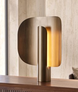 PUNT_stockholm-lampara-de-mesa-bronce-de-diseño-led-regulable-luz-calida-bronze-decorative-table-lamp-led-dimmable-7